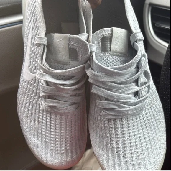 Nike White Flyknit VaporMax Shoes Grey/White - Picture 3 of 6
